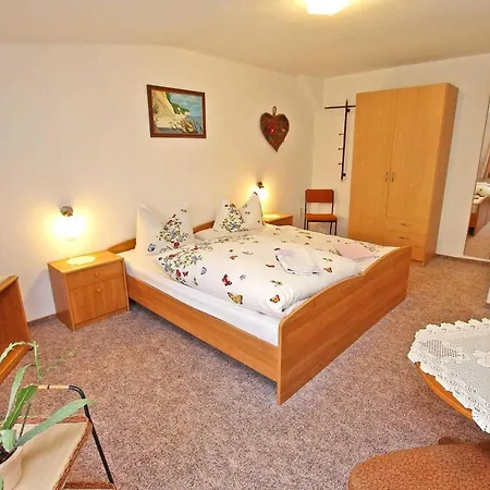 Monteurzimmer Schw 1050 度假居 *